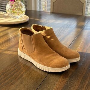 Bella Vita Brown Suede Chukka Boots